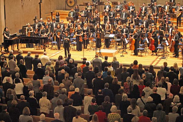Benefizkonzert der Neuen Philharmonie München - Schweigeminute