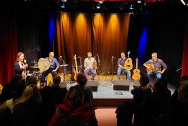 Die Band Maqamondo auf der Bühne beim Benefizkonzert für Kolibri