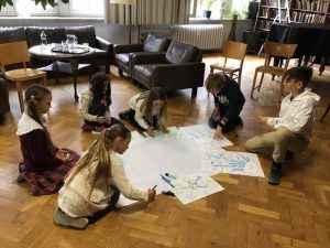 Kinder in der Tolstoi Bibliothek München