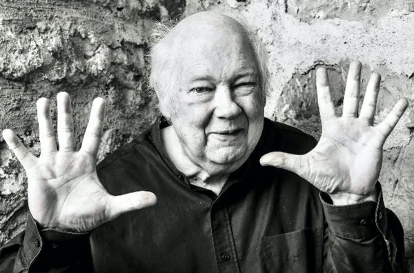 Pianist Michael Leslie