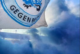 Löwenfans gegen Rechts Flagge, Himmel, Wolken